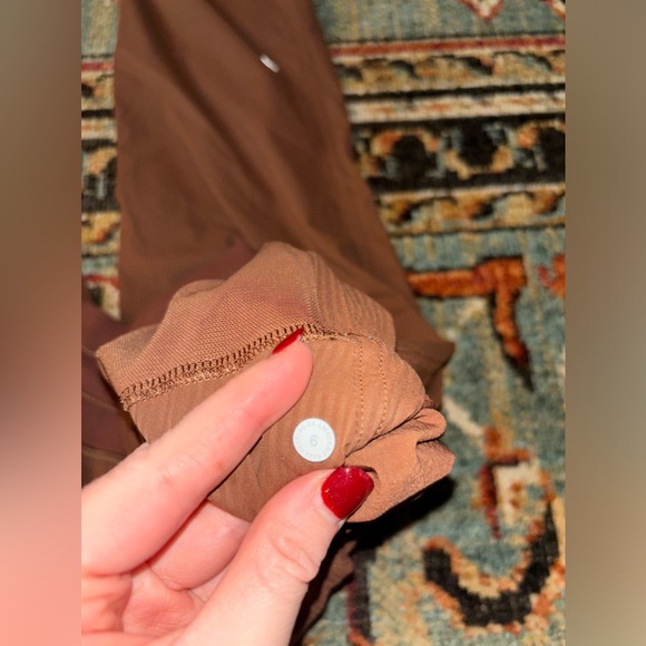 Lululemon Dance Studio Mid-Ride Jogger - Size 6 - Picture 6 of 6